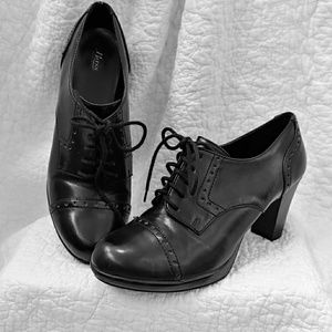 Bass leather Oxford booties